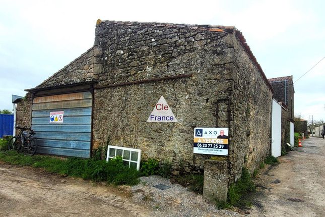 Barn conversion for sale in Tiffauges, Pays-De-La-Loire, 85130, France