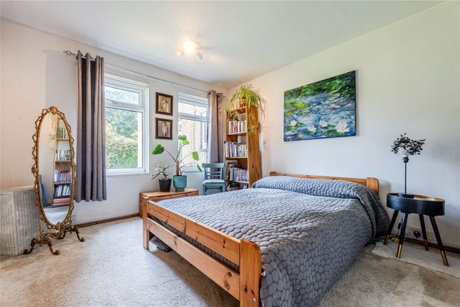 25, Elmhurst Close, West Yorkshire photo 3