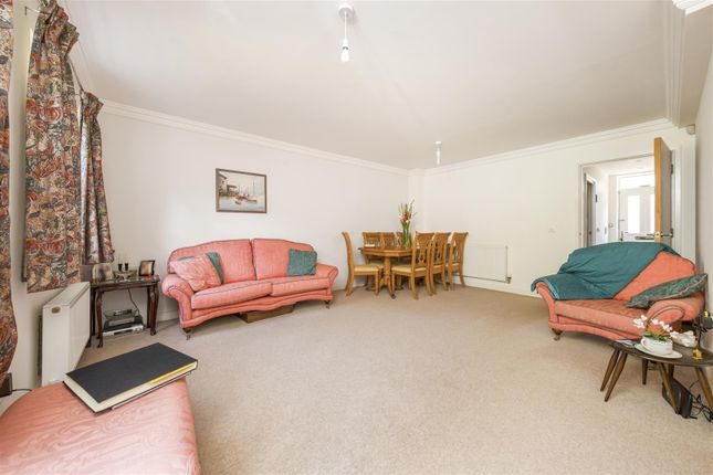 End terrace house for sale in Park Place, Frogmore, St.Albans