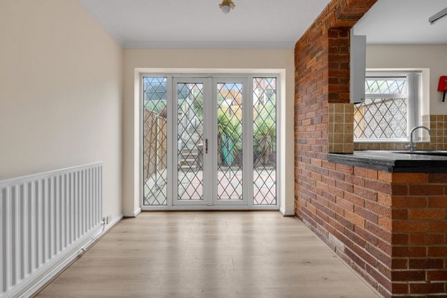 33, Stockwell Avenue, Brierley Hill photo 4