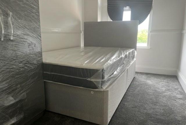 Room 6, Glenfern House, Carsons Road, Bristol photo 2
