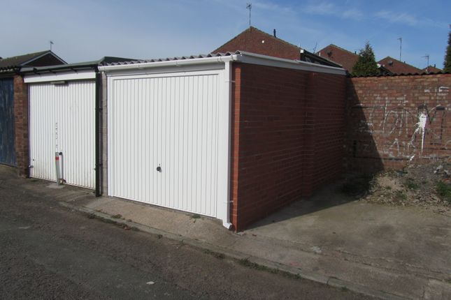 Parking/garage to rent in Devoran Close, Exhall, Coventry