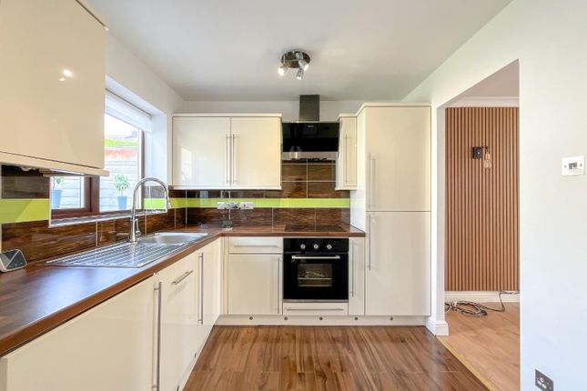 23, Morland Close, Dewsbury photo 5