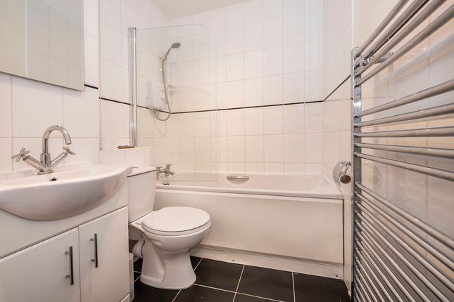 Flat for sale in Kingsworthy Close, Kingston Upon Thames