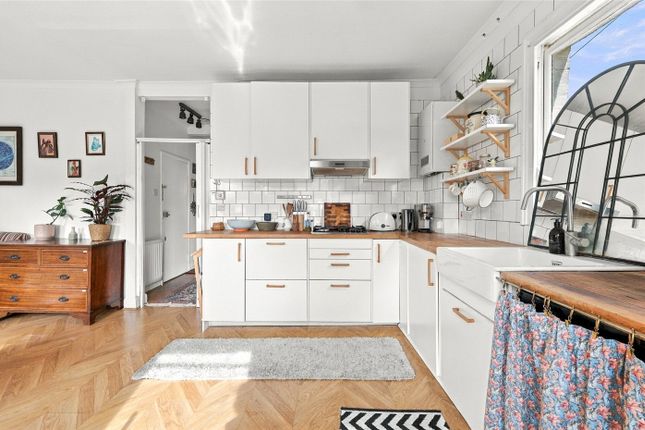 Flat B, 1, Wakefield Road, London photo 4