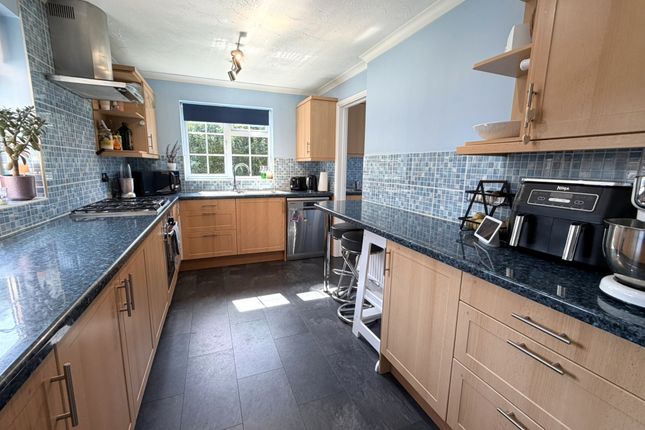 84, Dells Lane, Biggleswade photo 3