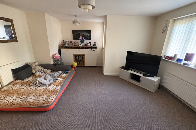 19, Caroline Court, Burton-On-Trent photo 2