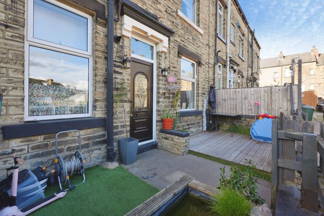 6, Moorland View, Bradford photo 4