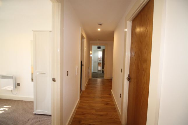 Flat to rent in Chapel Street, Salford