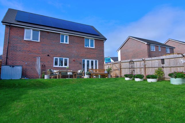 70, Ffordd Cae'r Ywen, Blackwood photo 4