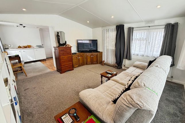 14, Cedar Close, Torksey photo 2