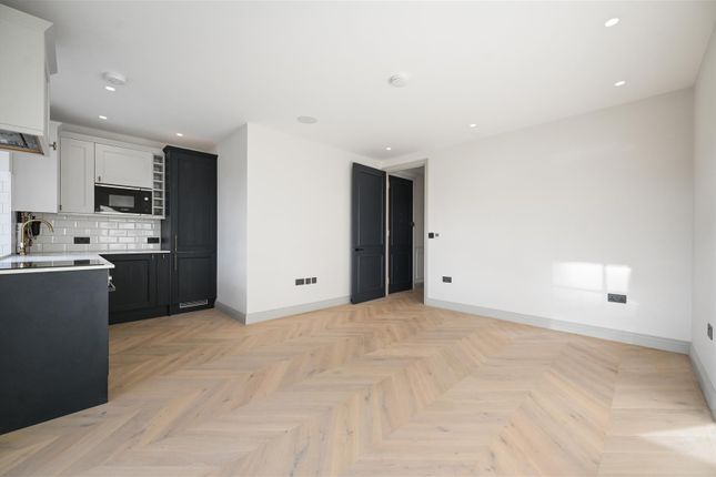 Flat 6, 63, Gordon Road, London photo 4
