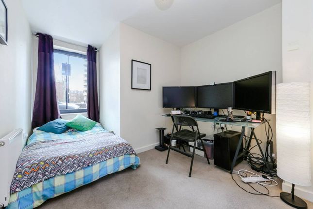 Flat to rent in Pooles Park, Finsbury Park, London