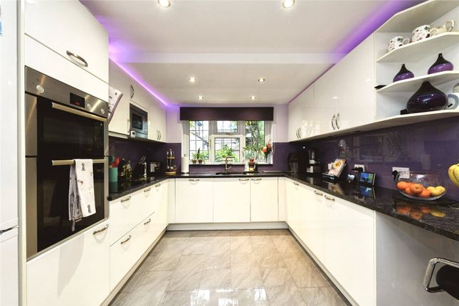 18, Blossom Close, South Croydon photo 3