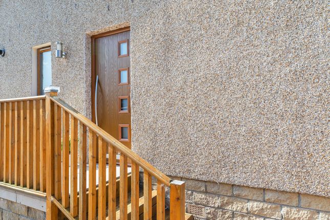 38 Baillie Avenue, Shotts photo 3