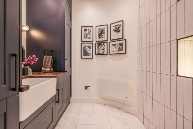 2-bed flat on Wapping High Street, Wapping, £3,600/mo