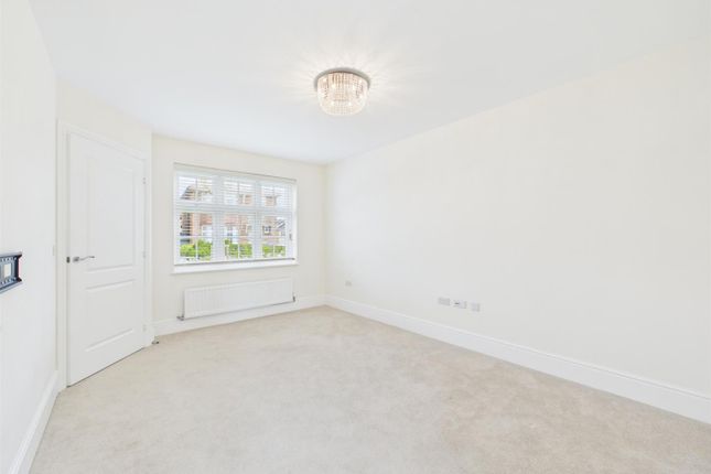 9, Roman Avenue, Nuneaton photo 2