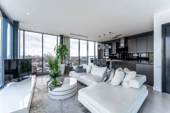 Flat for sale in Penthouse, Lumiere Apartments St Johns Hill, Battersea, London