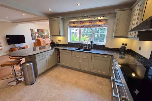 2 Chestnut Close, Northampton photo 3