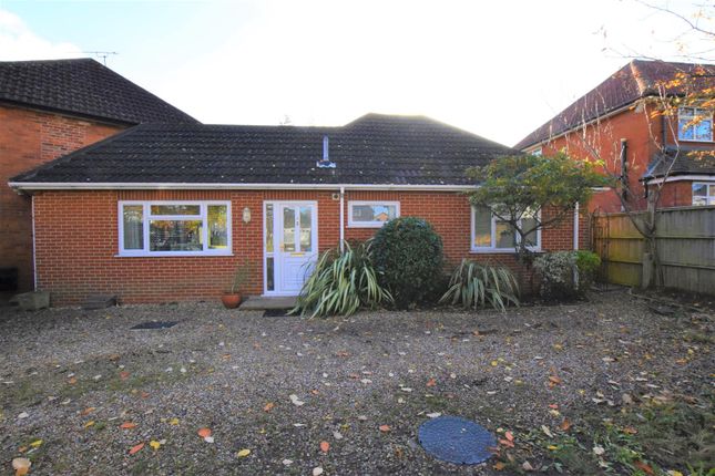 2-bed bungalow on 145a, Henley Road, Reading, £1,750/mo