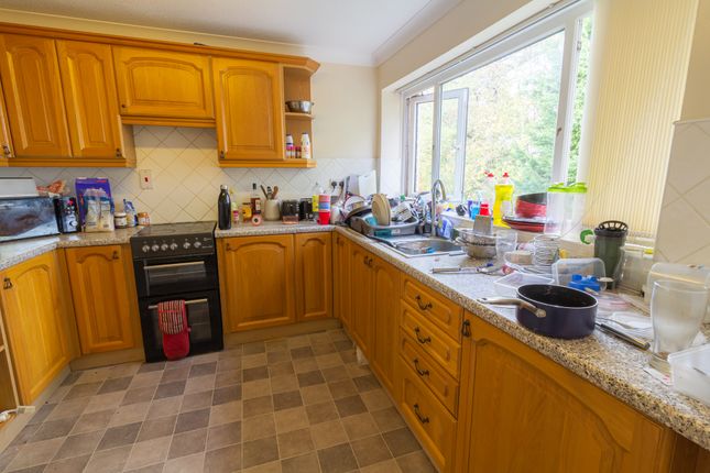 Terraced house to rent in Greenhill Close, Winchester, Hampshire