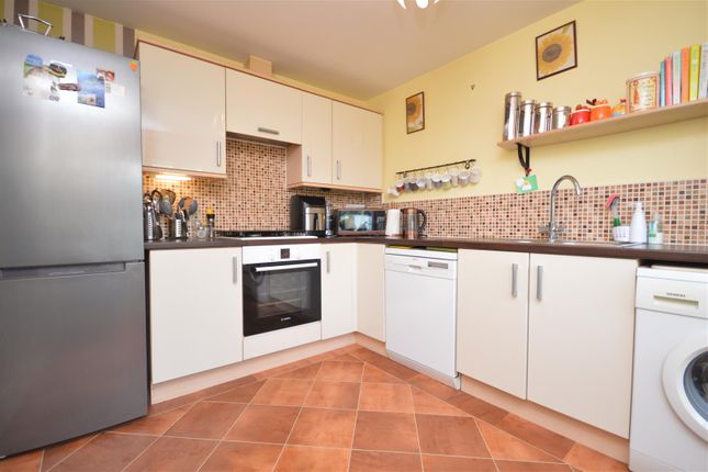 47, Lake View, Pontefract photo 3
