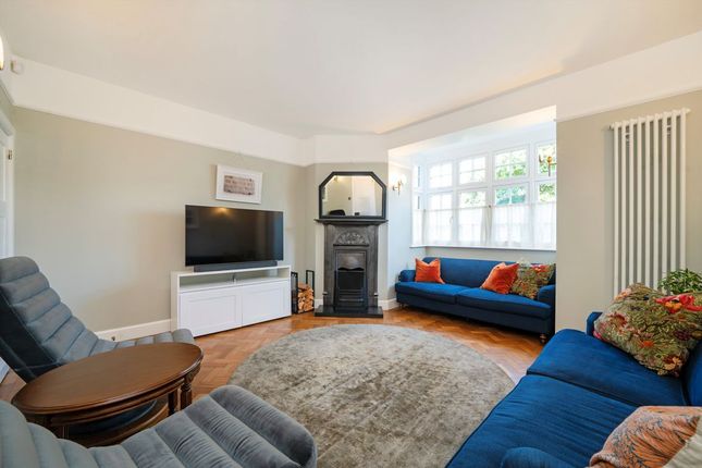 14, Castle Avenue, Chingford photo 4