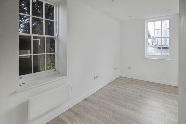 Flat Flat 1, Esperance Lodge, 1A Hartington Place, Eastbourne photo 2
