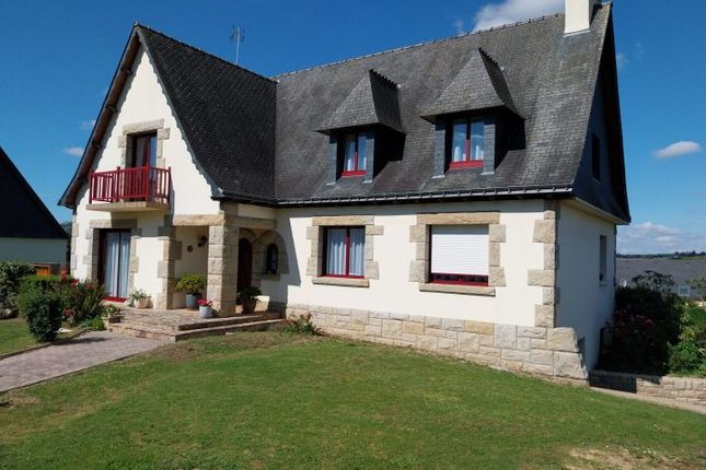 Detached house for sale in Treve, Bretagne, 22600, France