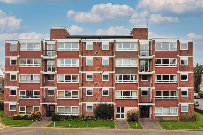 Flat for sale in Knighton Court, Clarendon Park, Leicester