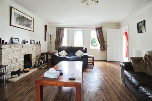 12 Orchard Gardens, Swindon photo 2