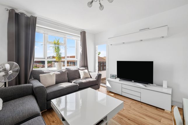 Flat 24, Abercrombie House, White City Estate, London photo 2