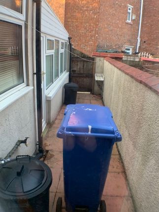 Terraced house to rent in Broadstone Road, Reddish