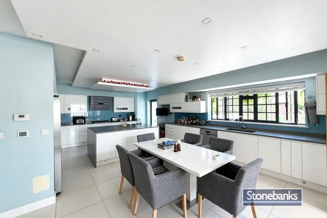 207, Tentelow Lane, Southall photo 2