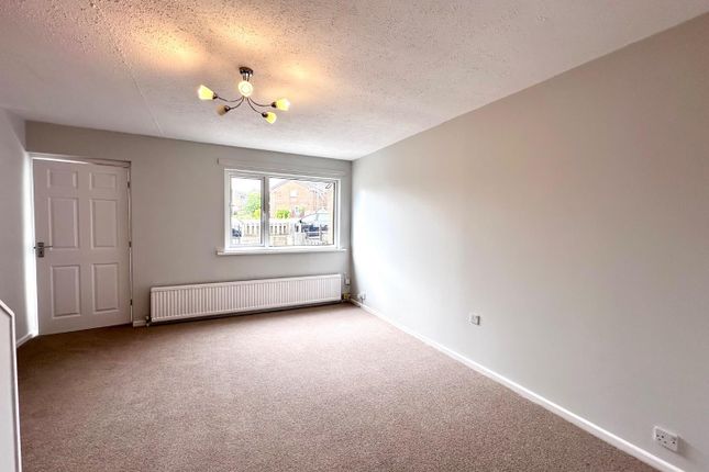 15, Woodroyd, Huddersfield photo 4
