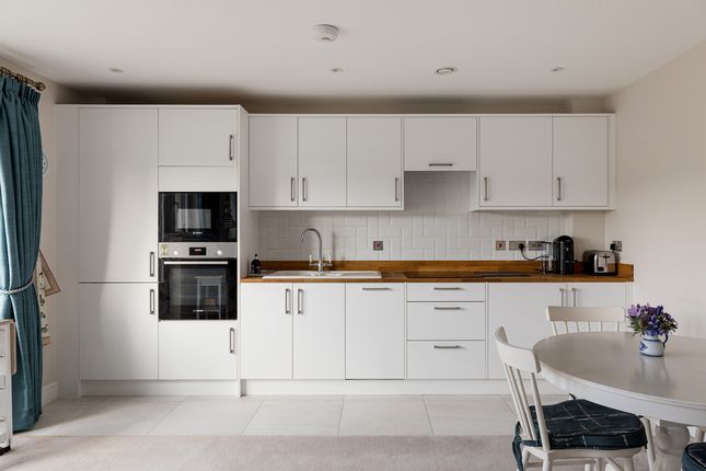 Flat 15 Hollyoak House, 256, High Road, Loughton photo 2