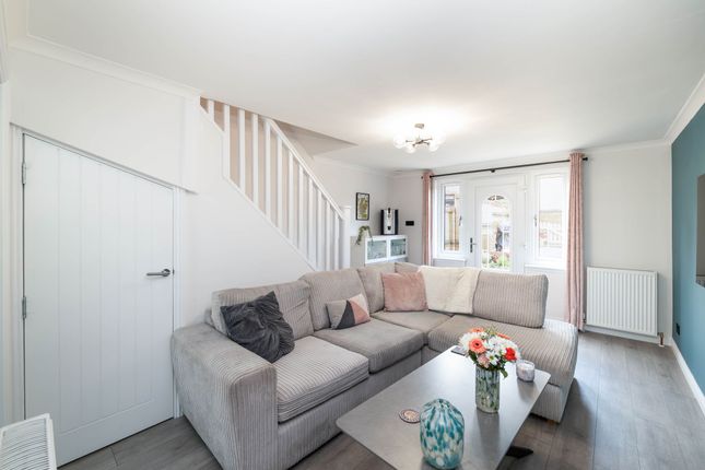 28 Laing Gardens, Broxburn photo 4