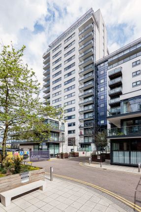 Flat for sale in Wharf Street, London