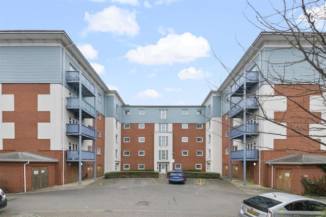 Wraysbury Drive, West Drayton photo 4