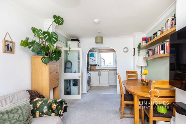 Flat 2, 61, Victoria Road, Poole photo 3