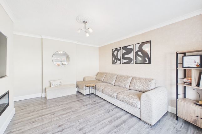 77 Culzean Avenue, Coatbridge photo 3