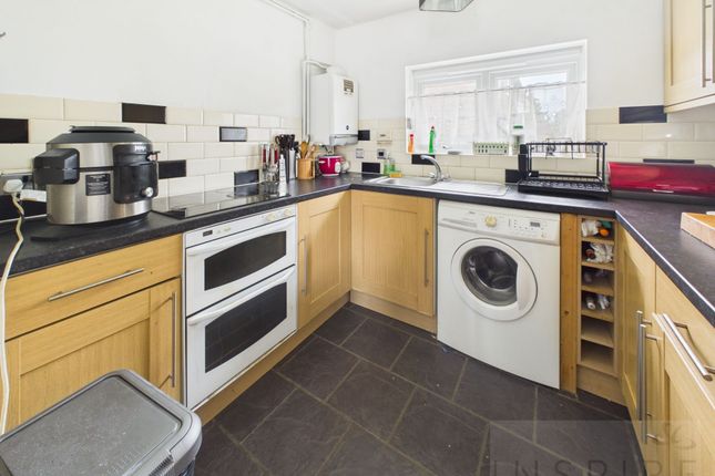 14 Ganymede Court, Crawley photo 3