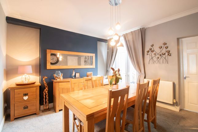 32 Alexandra Place, Newport photo 3