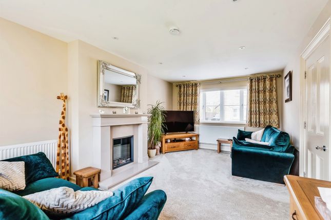 26, Linden Gardens, Carterton photo 4