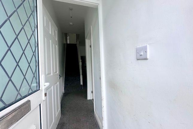77 King Edward Street, Bridgend photo 3