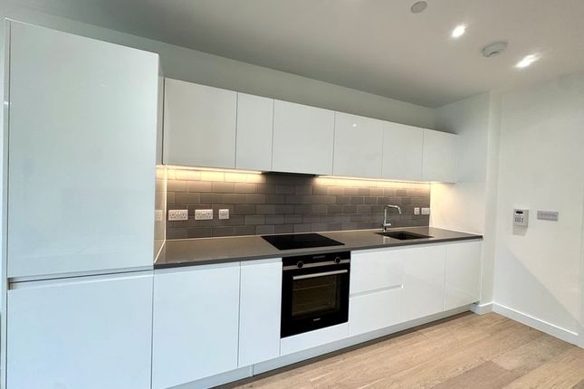 189 Caravel House, Royal Crest Avenue, London photo 3