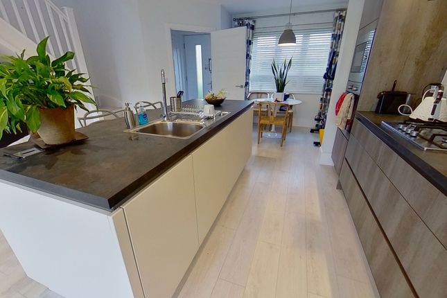 9 Low Hall Road, Leeds photo 3