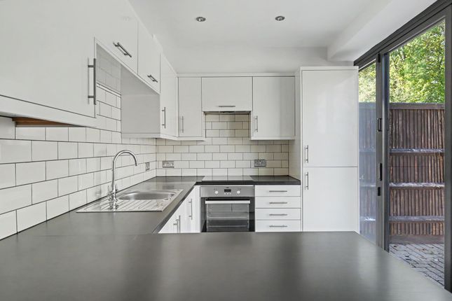 5 Fulbeck Avenue, Worthing photo 4