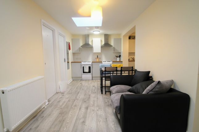 Shared accommodation to rent in Everard Close, Headington, Oxford