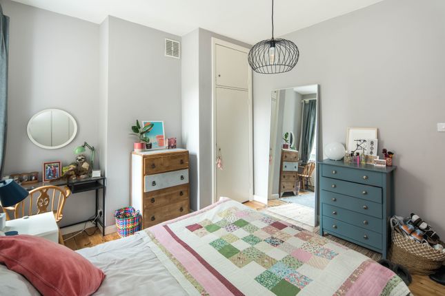 Flat for sale in Herne Hill Road, London